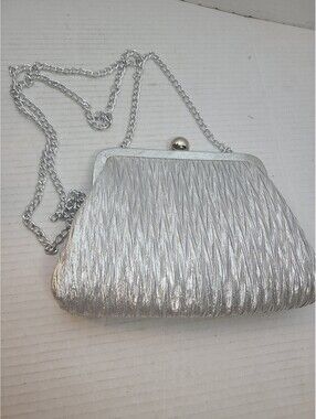 Y2K Silver Pleated Evening Clutch Bag Kiss Lock Ball Clasp & Chain Strap
